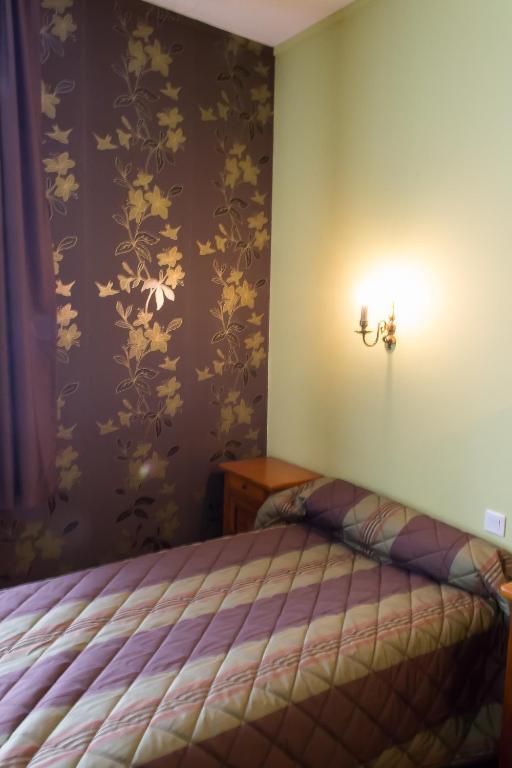 Hotel La Tete Noire Montrichard Esterno foto